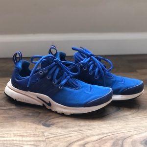 NIKE blue athletic shoes